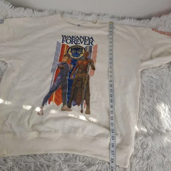 Marvel Studios Wakanda Forever Black Panther Crewneck Oversized M Sweatshirt - Picture 6 of 6